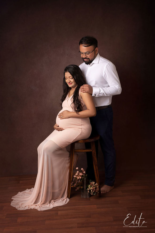 Pregnancy photography in photo studio in Pune