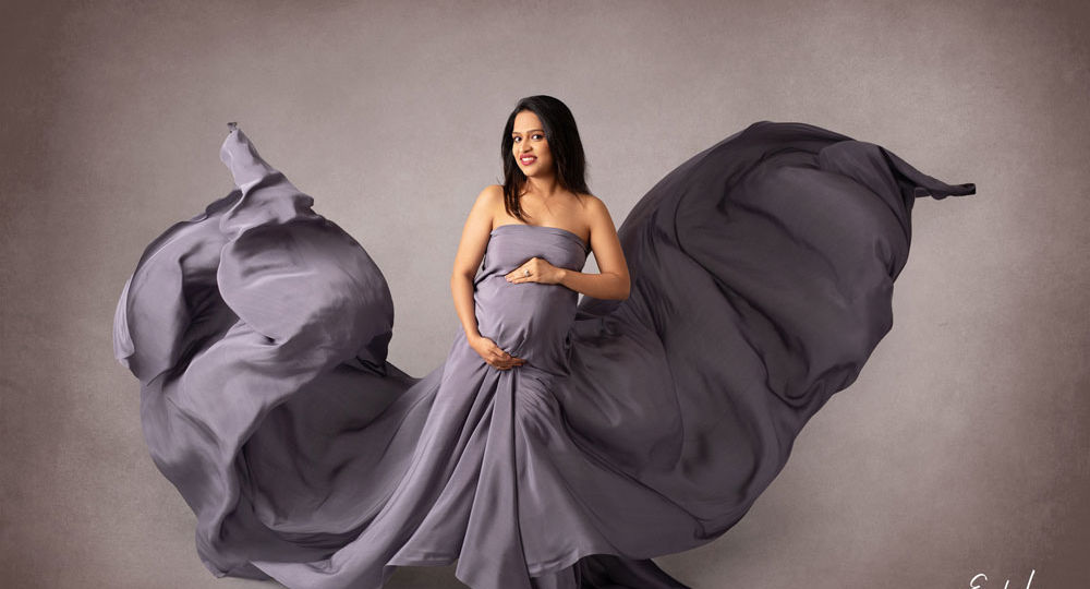 Maternity fabric tossing photography at specialized photo studio in Pune