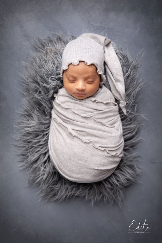 Newborn photo by baby photographer in pune