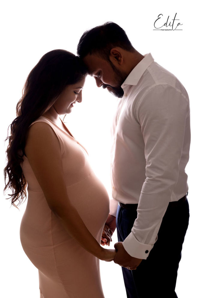 Maternity poses for couple – silhouette - Backlight