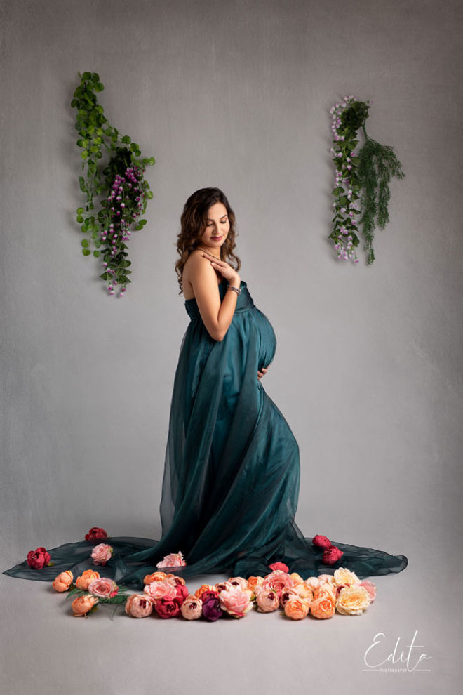 Pregnancy photos - green gown with flowers around