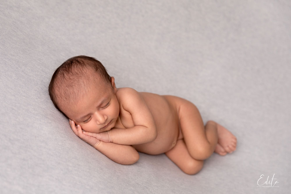 Newborn bean bag posing side pose