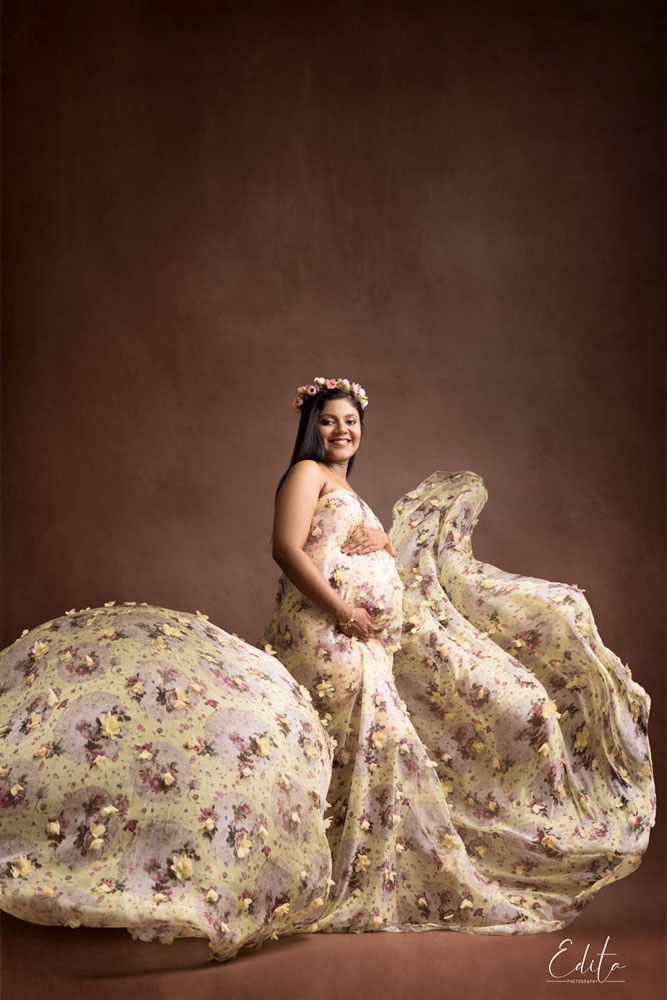 Floral fabric tossing pregnancy photographer in Pune