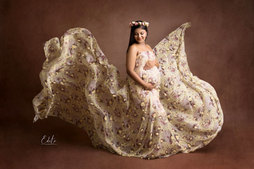 Best maternity photographer in Pune