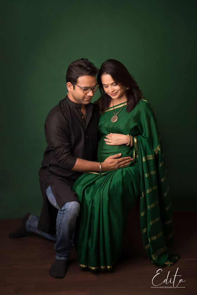 Maternity photoshoot in indian traditional saree