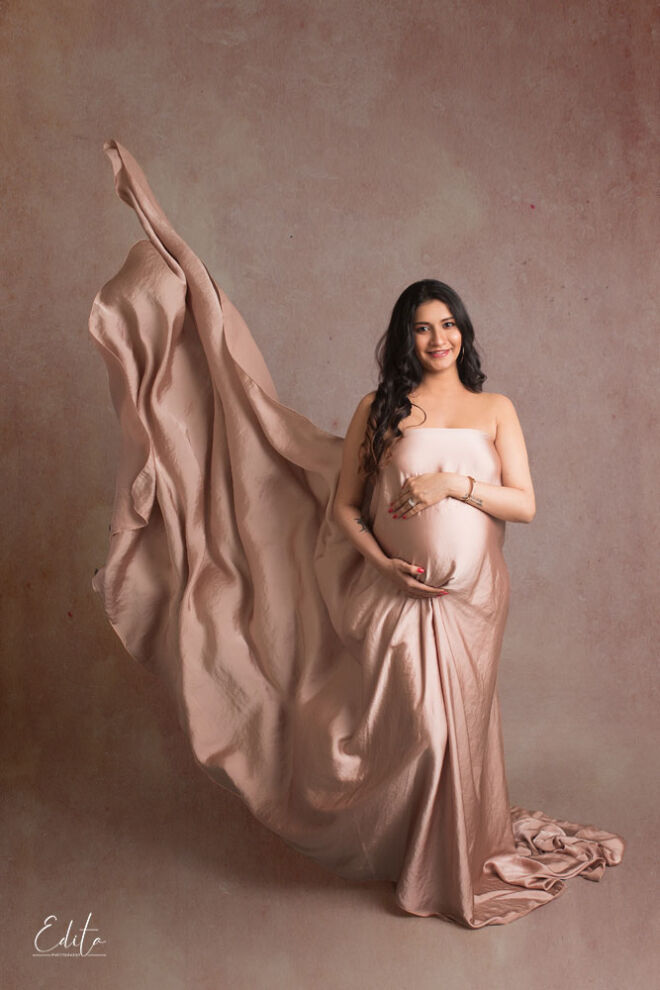 Fabric tossing maternity photoshoot ideas