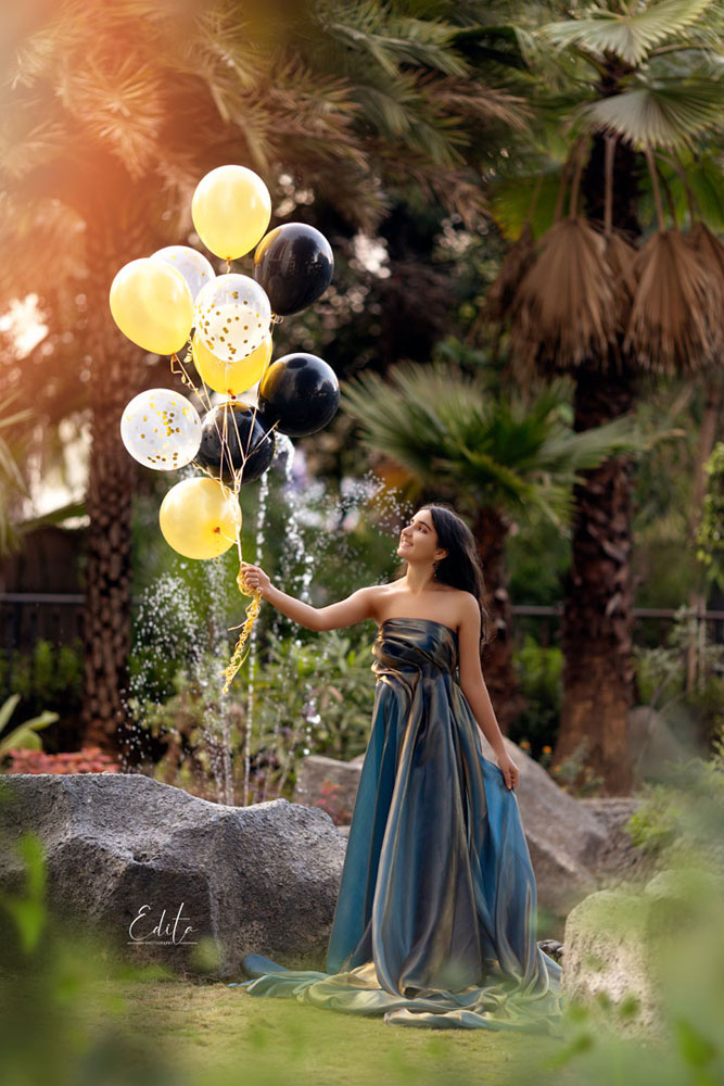 Sweet sixteen photo shoot with balloons