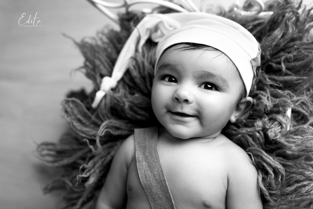 4 month baby boy photo shoot with white hat
