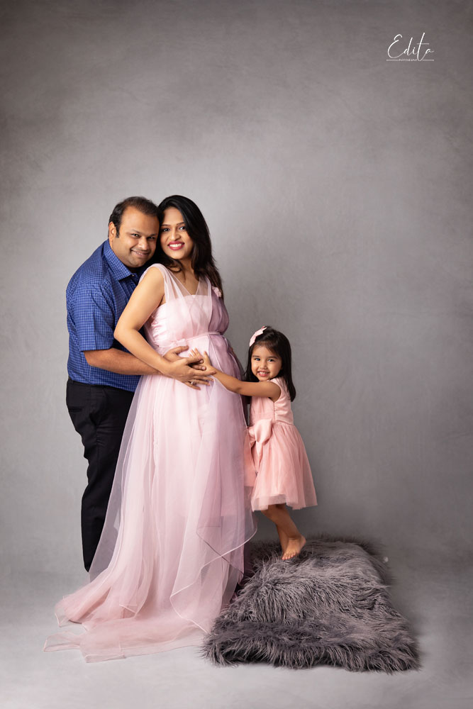 Best maternity photographer in Pune. 2nd time parents maternity photoshoot