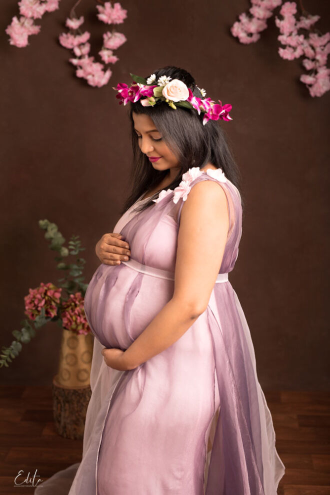 Pregnancy photo in pink dress