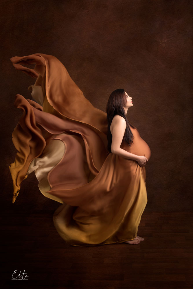 Maternity photo shoot fabric tossing in Pune by Edita photography