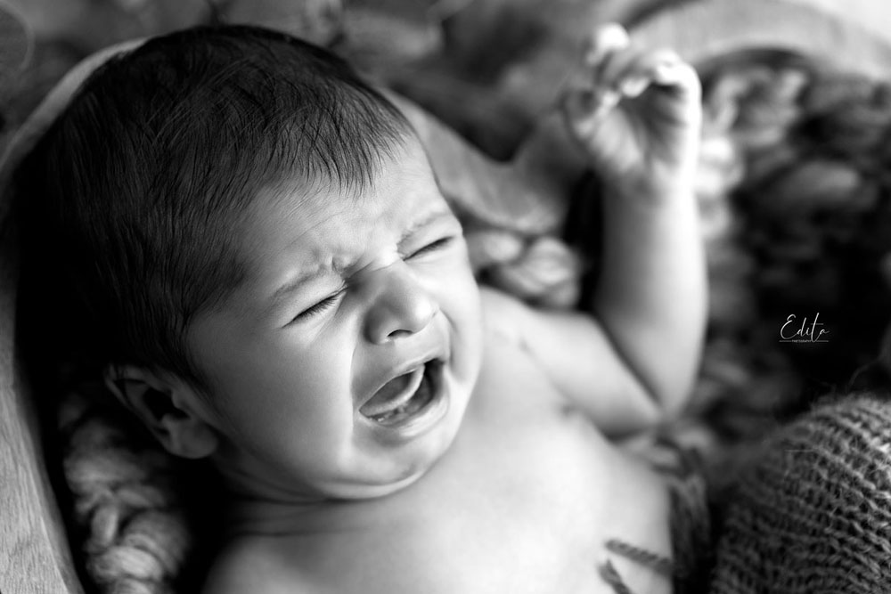 Crying newborn baby photo in Pune