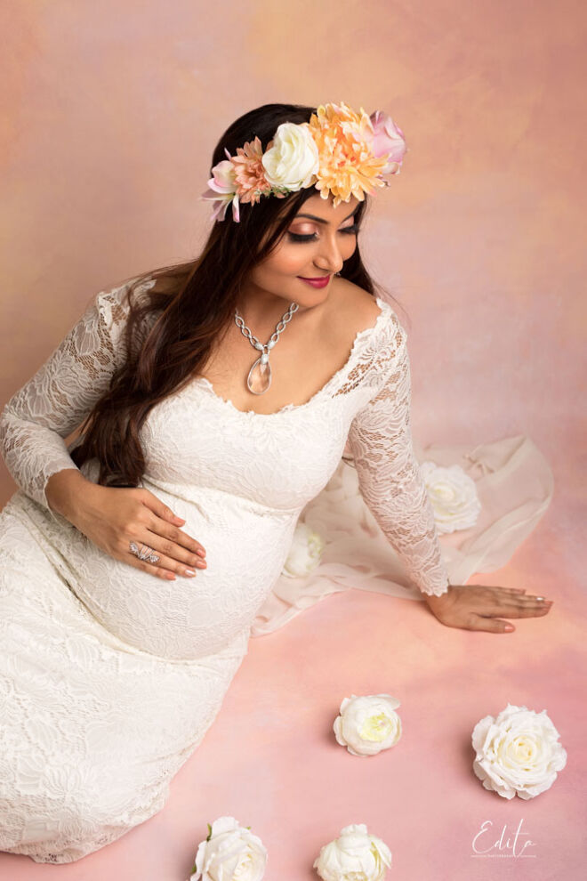 Mrs India Mumbai 2018 Ratika Tiwari Prasad in white gown with tiara maternity photo
