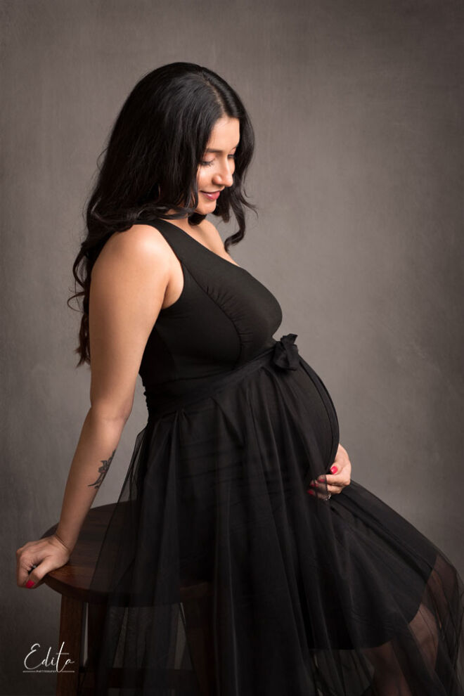 Pregnancy photo shoot on high bar stool