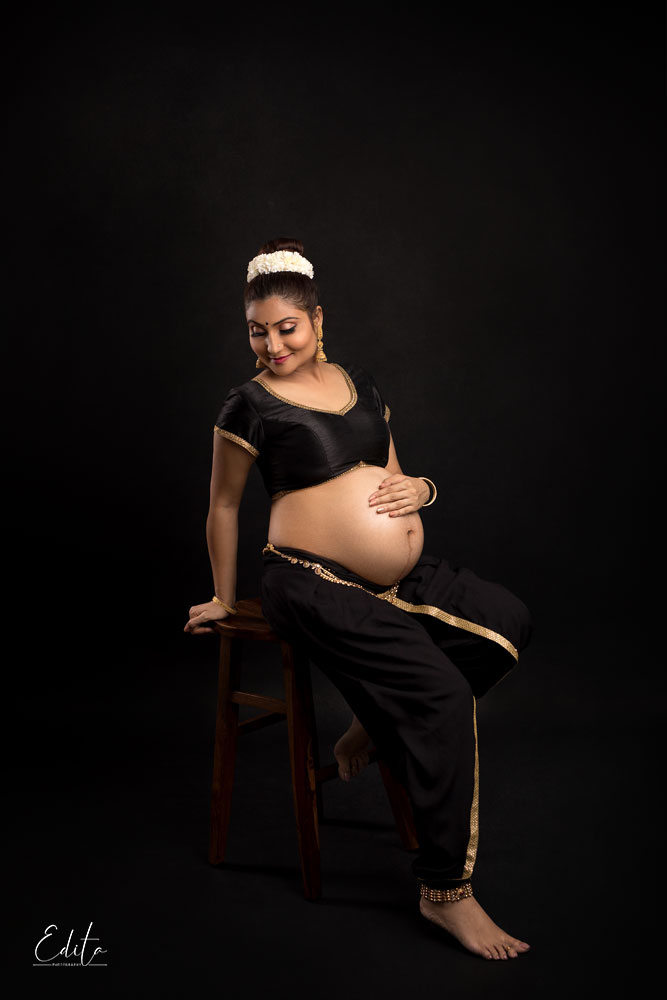 traditional maternity photo shoot
