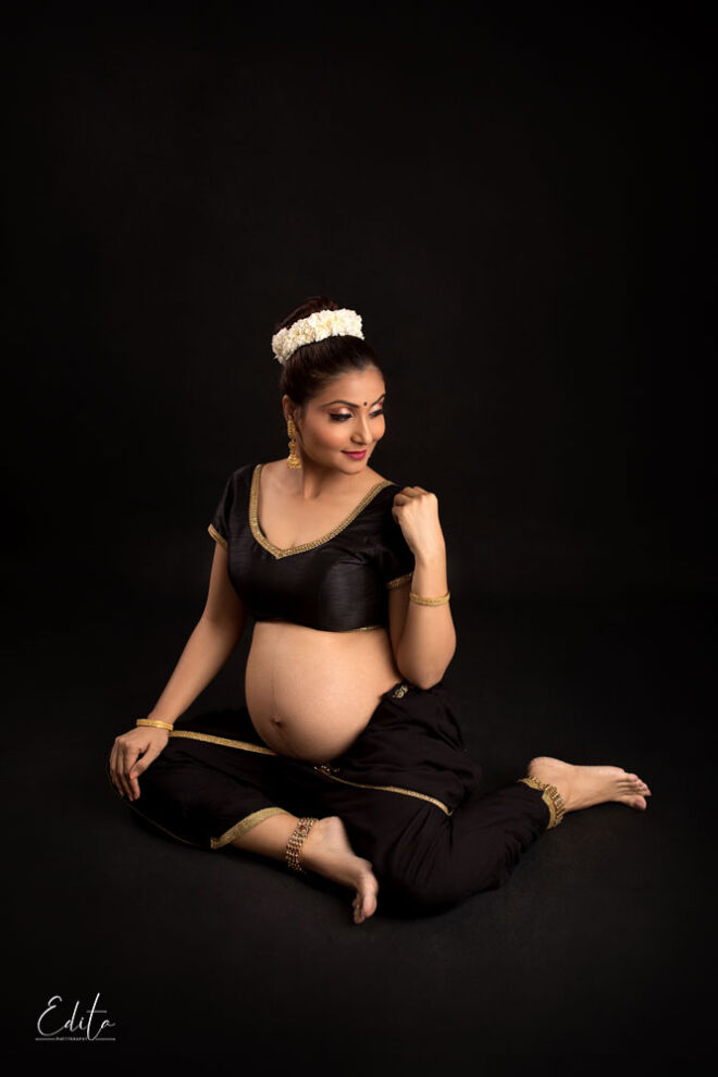 Indian pregnant woman photoshoot in traditional wear