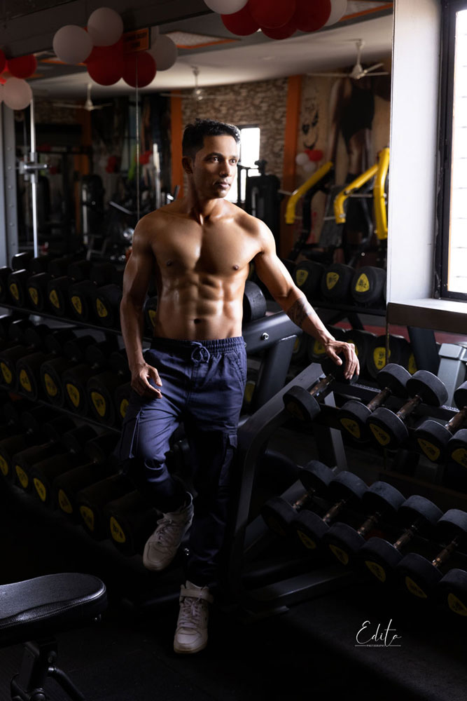 Muscular Man Bodybuilder Training Gym Posing Stock Photo 583293736   Shutterstock